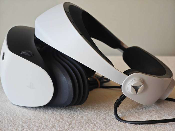 PSVR2 Headset + Controllers - PlayStation 5
