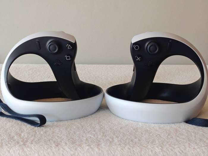 PSVR2 Headset + Controllers - PlayStation 5
