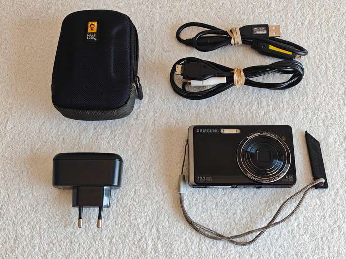 Samsung ST500 / Front LCD / 12.2MP / 4.6X Zoom - Compact Digital Camera
