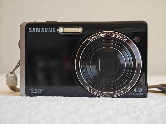 Samsung ST500 / Front LCD / 12.2MP / 4.6X Zoom - Compact Digital Camera