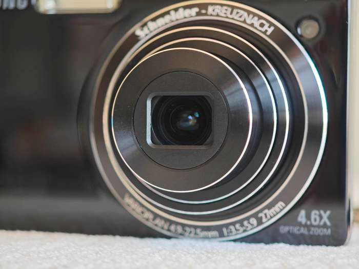 Samsung ST500 / Front LCD / 12.2MP / 4.6X Zoom - Compact Digital Camera