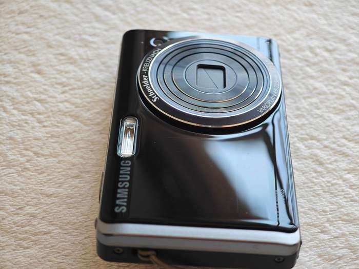 Samsung ST500 / Front LCD / 12.2MP / 4.6X Zoom - Compact Digital Camera