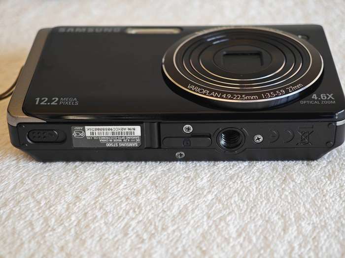 Samsung ST500 / Front LCD / 12.2MP / 4.6X Zoom - Compact Digital Camera