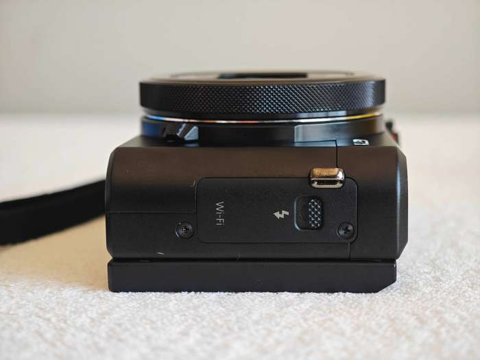 Canon PowerShot G7X Mark II 20.1MP / 24-100mm / f1.8-f2.8 - Digital Camera