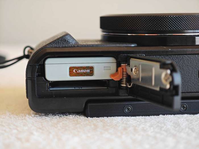 Canon PowerShot G7X Mark II 20.1MP / 24-100mm / f1.8-f2.8 - Digital Camera