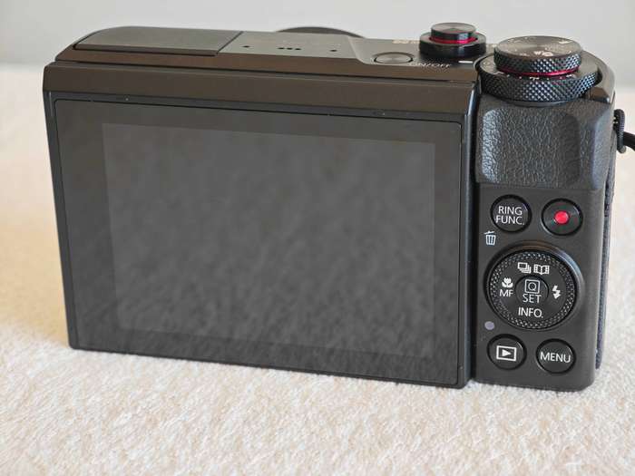 Canon PowerShot G7X Mark II 20.1MP / 24-100mm / f1.8-f2.8 - Digital Camera