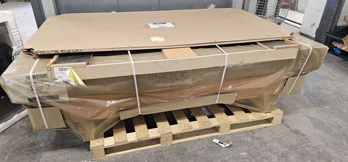EASI8 COIN-OPERATED POOL TABLE