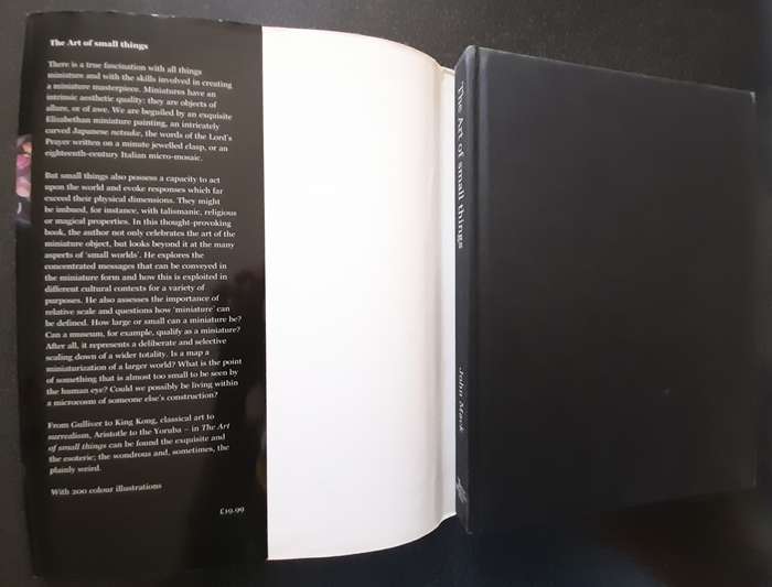 The art of small things, John Mack, Published by BRITISH MUSEUM, 2007