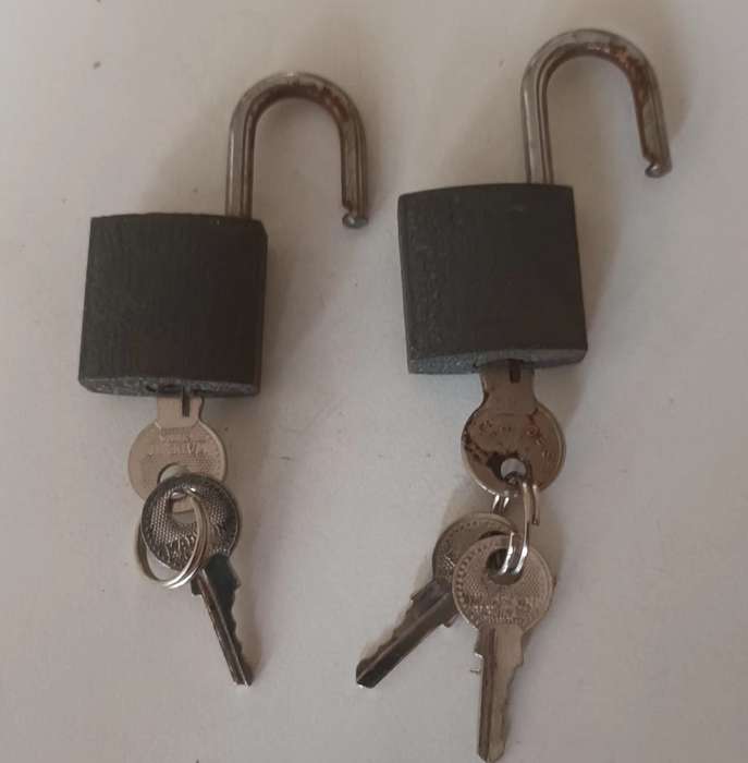 2x Locks with keys. Working.