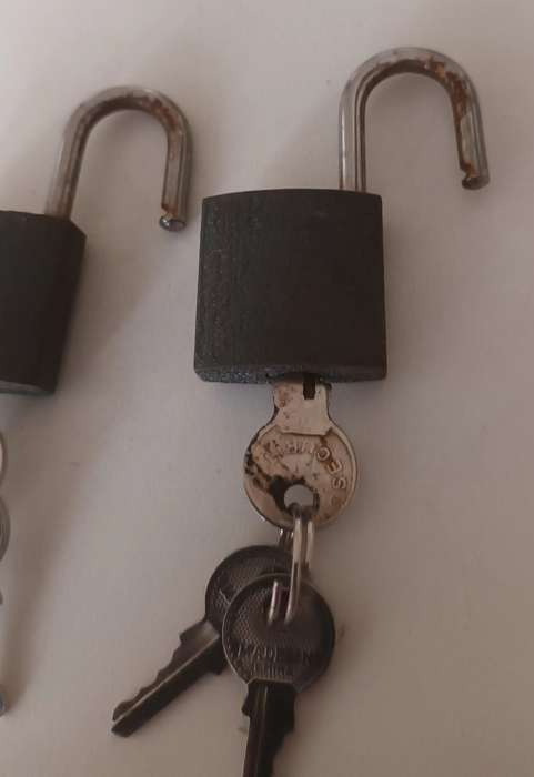 2x Locks with keys. Working.