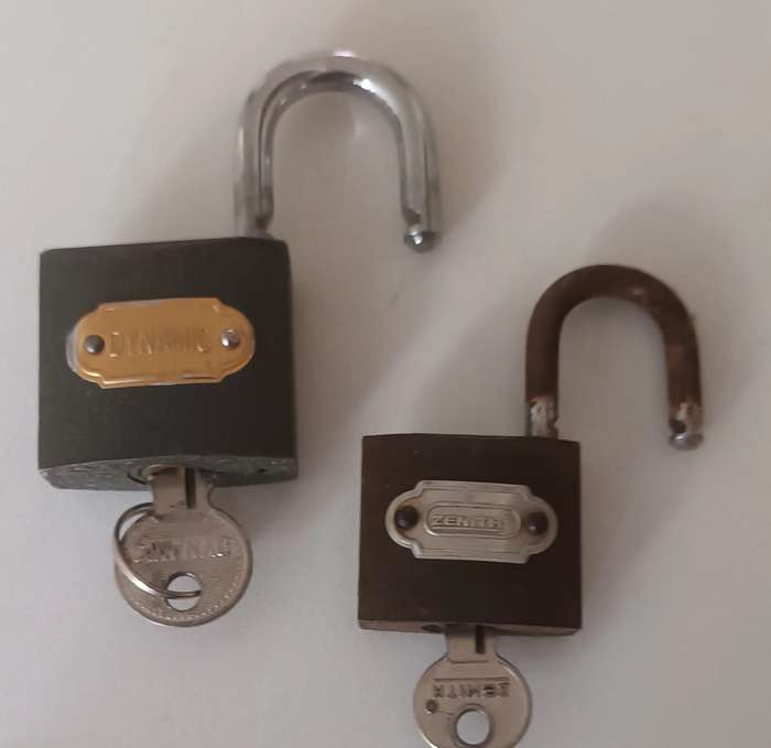 2x Locks with keys. Working.