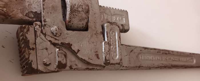 Huge Vitage 24" Trimo Pipe Wrench. Trimont Mfg Co. Made in USA. Length 64cm.