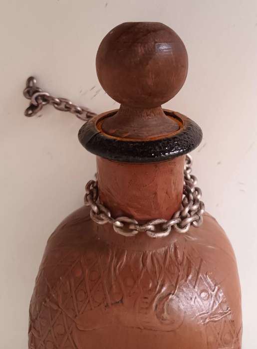 STUNNING VINTAGE MIQUEL DE CERVANTES DECANTER (HAND MADE IN SPAIN). COLLECTABLE.