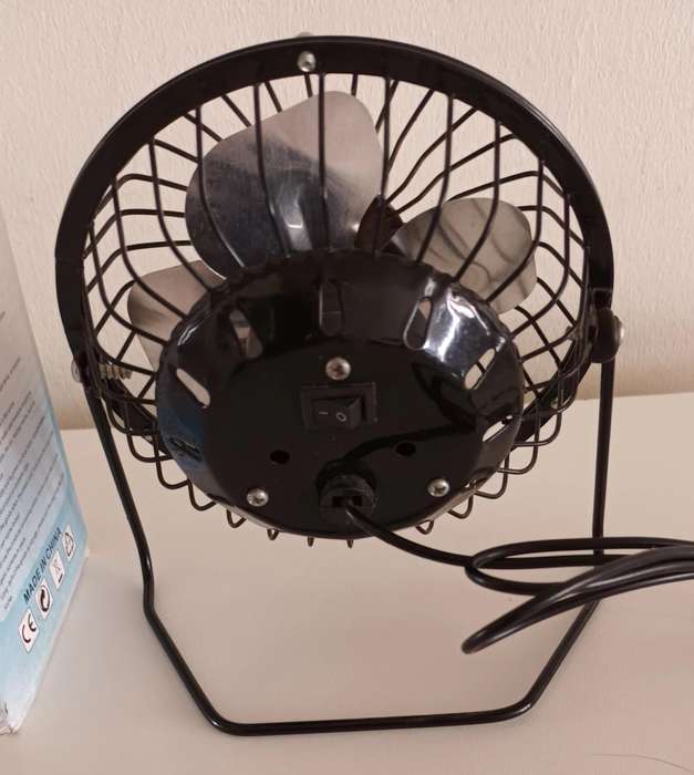 Mini USB Fan. Can take it anywhere with a Power Bank/or use with Laptop/PC.