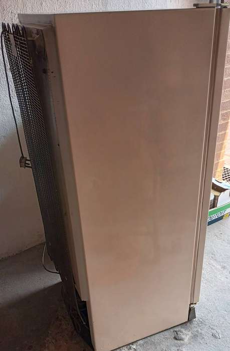 Vintage WESTPOINT Upright Freezer. 255 Litre. Height 1.37m. Width 61cm. FOR COLLECTION ONLY!!!