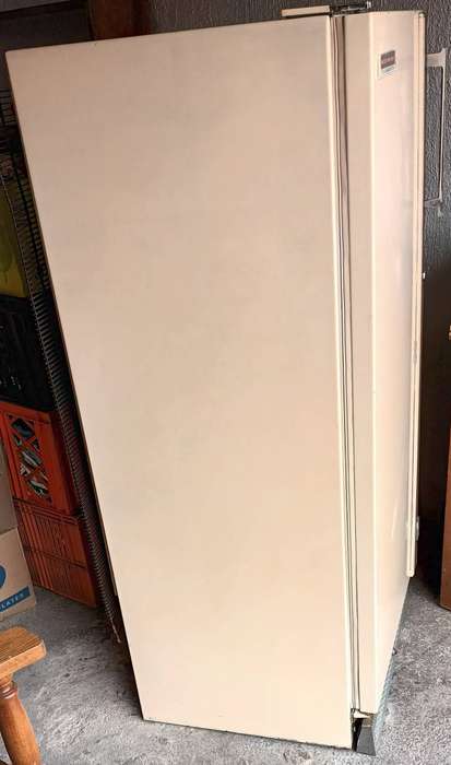 Vintage WESTPOINT Upright Freezer. 255 Litre. Height 1.37m. Width 61cm. FOR COLLECTION ONLY!!!