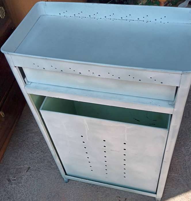 Vintage Bathroom Laundry Cabinet. Circa 1970's. FOR COLLECTION ONLY!!!