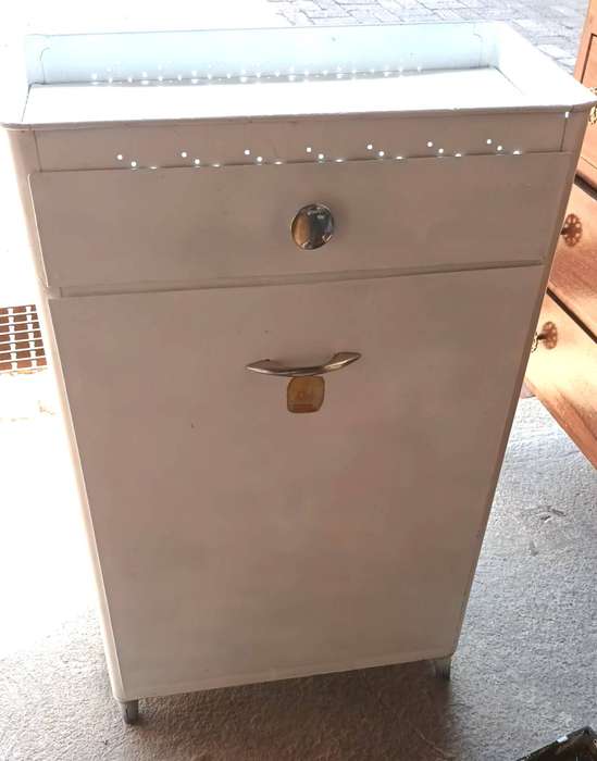 Vintage Bathroom Laundry Cabinet. Circa 1970's. FOR COLLECTION ONLY!!!