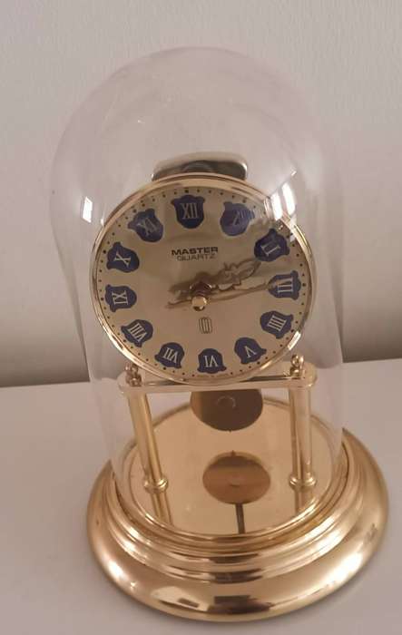 MASTER QUARTZ DOME CLOCK. BATTERY OPERATED.