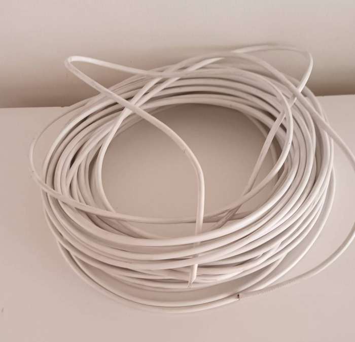 UV RESISTANT OUTDOOR ELECTRIC CABLE. APPROX. 45 TO 50 METRES. NEW.