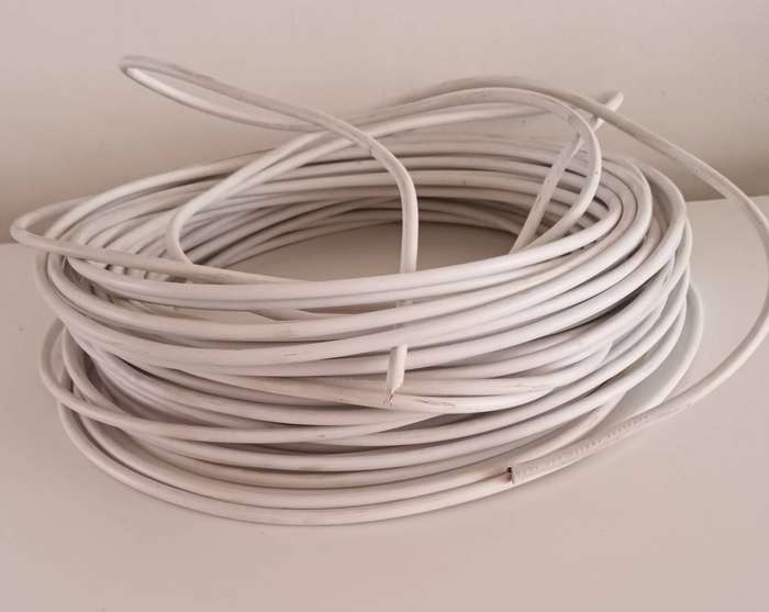 UV RESISTANT OUTDOOR ELECTRIC CABLE. APPROX. 45 TO 50 METRES. NEW.