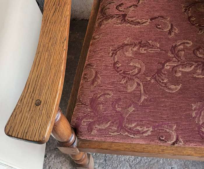 1870's Antique Red Oak Chair. Length 54cm. Width 58cm. Height 97.5cm. COLLECTION ONLY!!!
