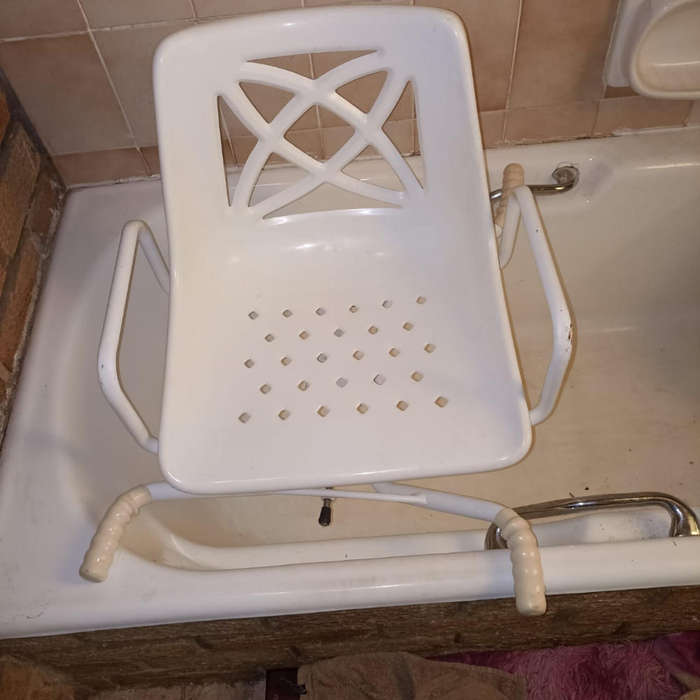 Swivel bathing chair