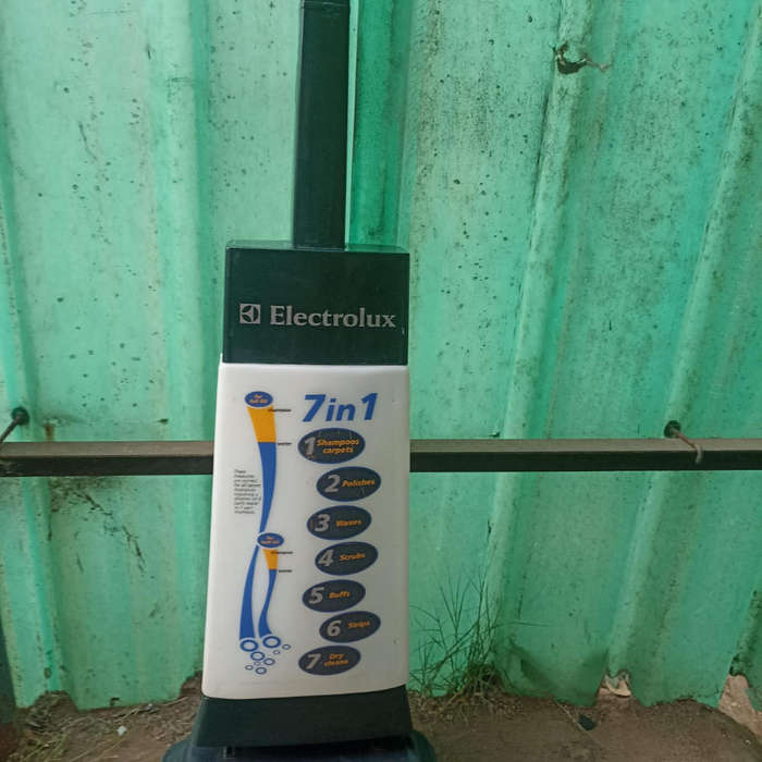 Electrolux 7 in 1 Carpet shampooer