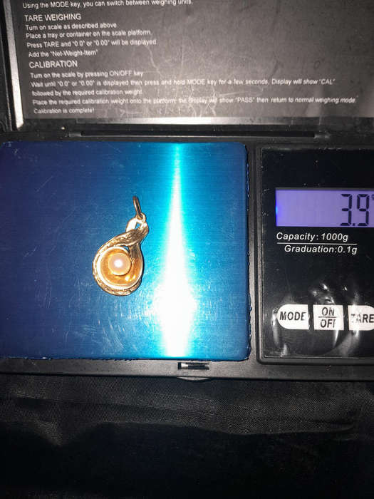 9 carat vintage pearl pendant