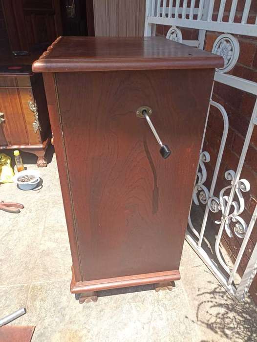 Imbuia Gallow Tone Gramophone