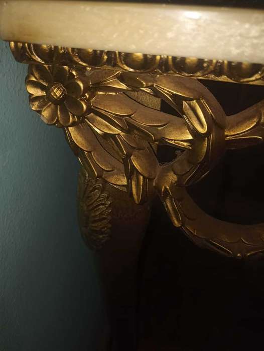 Entrance hall mirror and table