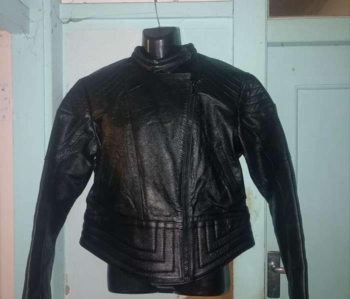 UNISEX  BIKER GENUINE LEATHER SIZE SMALL TO MEDIUM