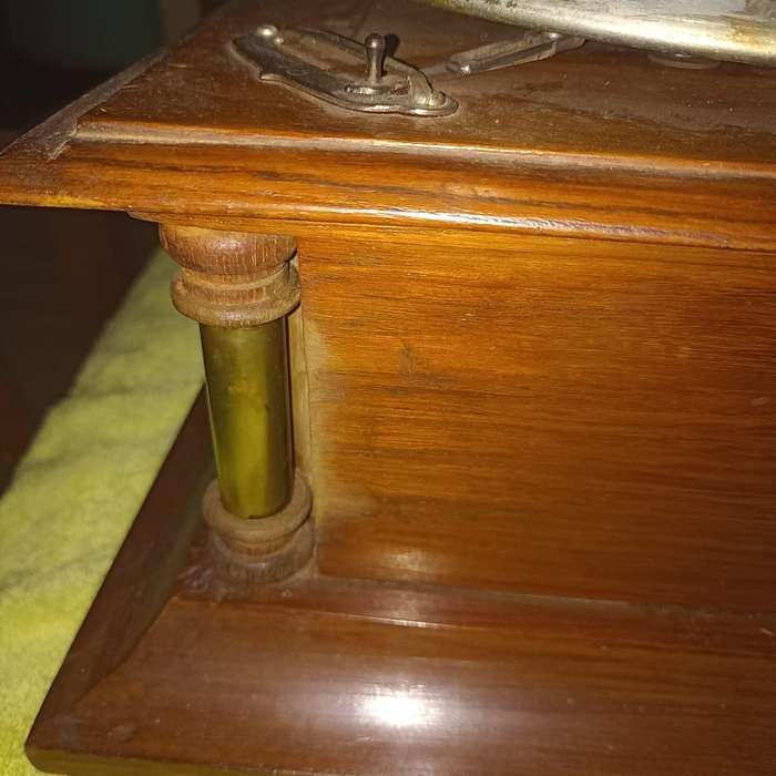 HIS MASTERS VOICE REVAMPED GRAMPOHONE