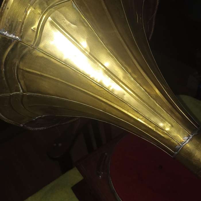 HIS MASTERS VOICE REVAMPED GRAMPOHONE