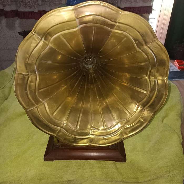 HIS MASTERS VOICE REVAMPED GRAMPOHONE