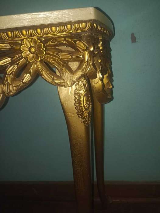 Entrance hall mirror and table