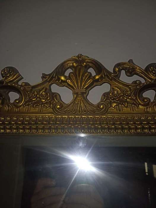 Entrance hall mirror and table