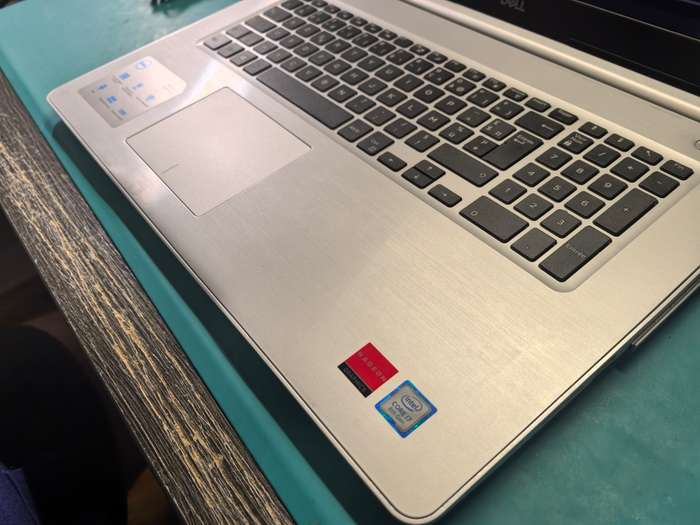 17" DELL INSPIRON 5770-i7-8550u*8GB-256GB SSD-1000GB HDD-RADEON 530 4GB-RADEON ADRENILIN