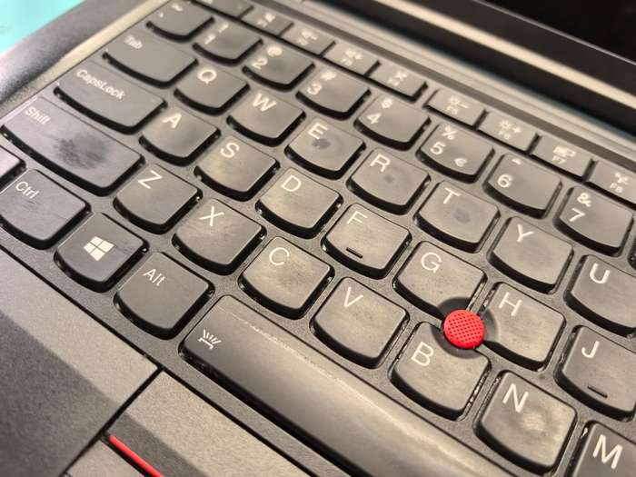 Lenovo ThinkPad Yoga 370 i5-7300U Touchscreen 8GB DDR4 256GB SSD FHD 360 Flip Backlit