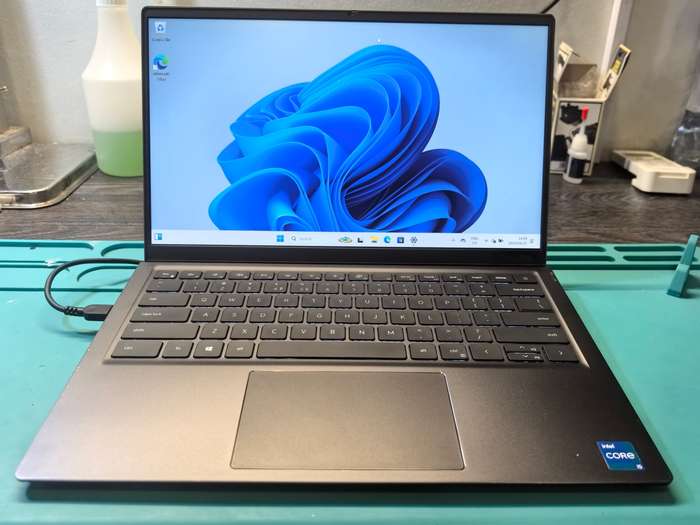 QUAD CORE i5 DELL VOSTRO 5410-i5-11300H-16GB DDR4*256GB SSD*FHD*IR*BACKLIT