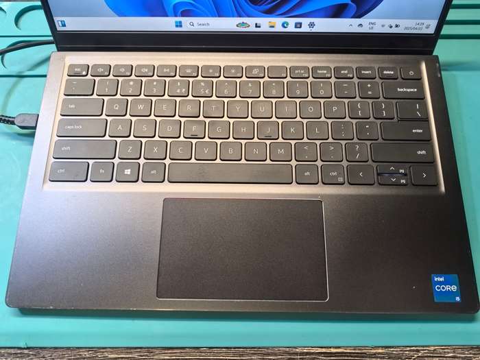 QUAD CORE i5 DELL VOSTRO 5410-i5-11300H-16GB DDR4*256GB SSD*FHD*IR*BACKLIT