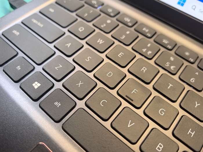 QUAD CORE i5 DELL VOSTRO 5410-i5-11300H-16GB DDR4*256GB SSD*FHD*IR*BACKLIT