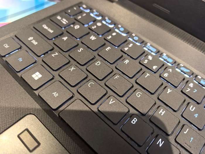 11th GEN i7-*ACER TRAVELMATE P214-i7-1165G7-16GB DDR4-512GB NVME SSD-FHD-4G LTE