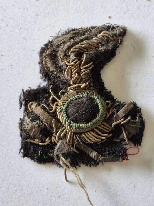 Unknown Italian WWII badge. Damaged and brittle 10 Small
