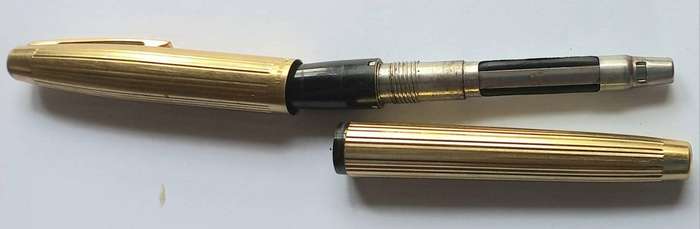 Vintage Sheaffer Gold Electroplated White Dot Fountain Pen with 14k Gold Nib