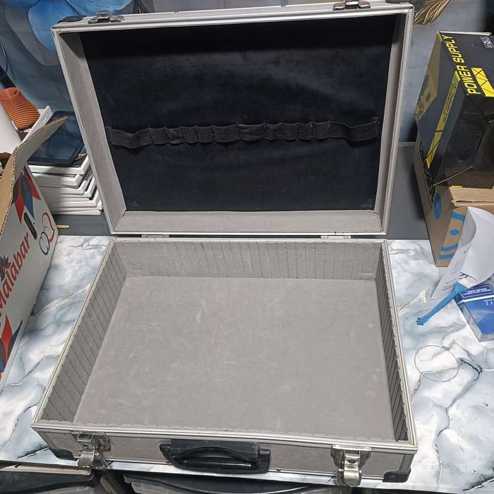 Large Aluminum Carry Case