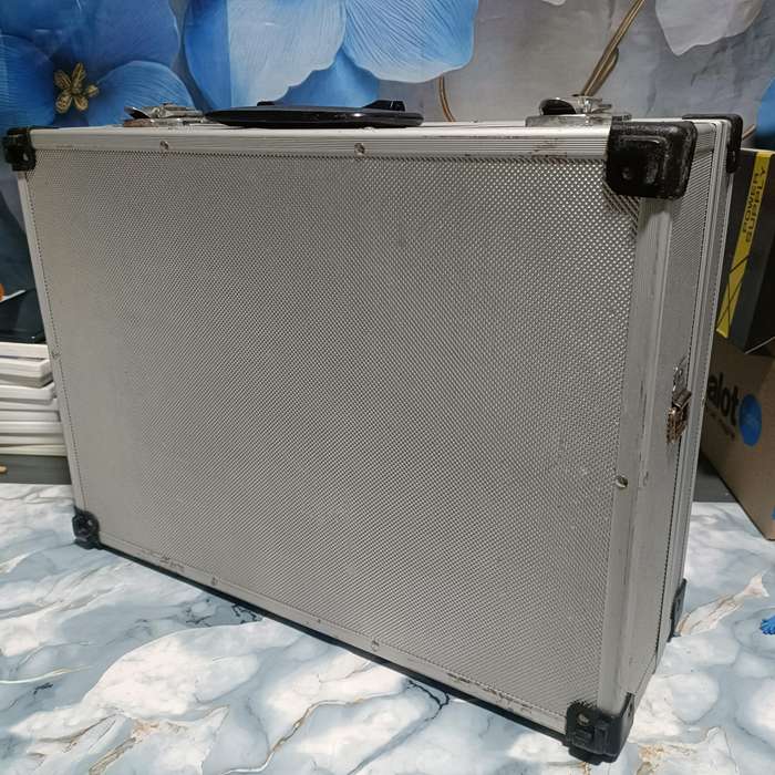 Large Aluminum Carry Case