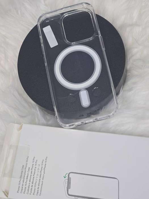 Iphone 15 pro clear magnetic case