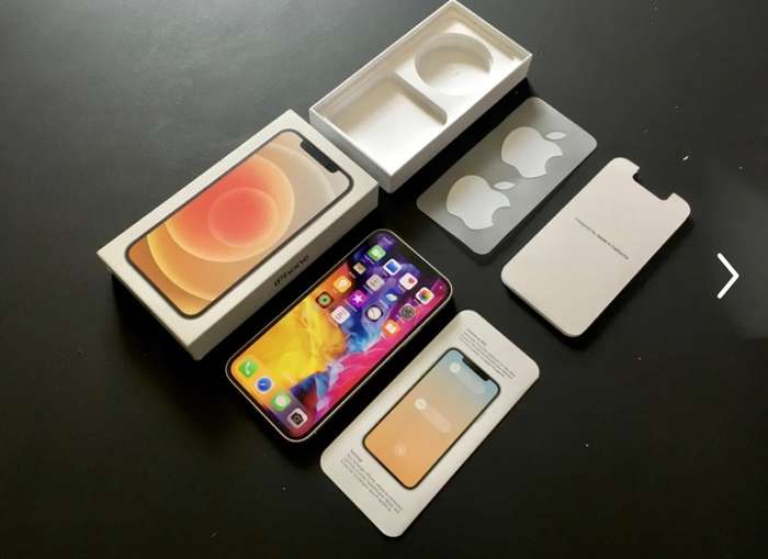 Apple iPhone 12 64GB white  (excellent condition with charger)