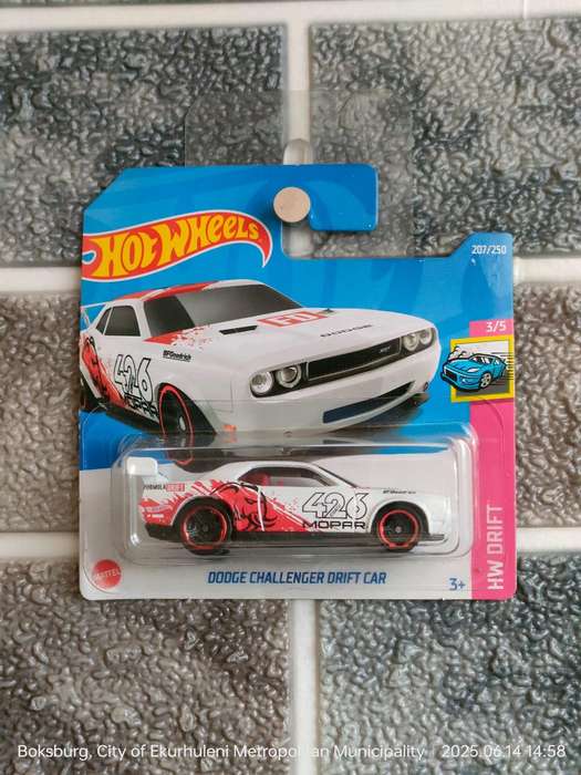 Hot Wheels - Dodge Challenger Drift Car 3/5